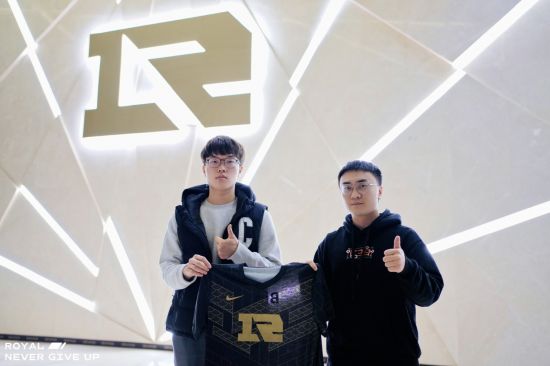 VKG战队荣耀夺冠 电竞世界杯Apex英雄项目首个国际冠军